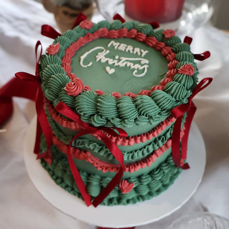 Lambeth wedding cake at Leez Priory